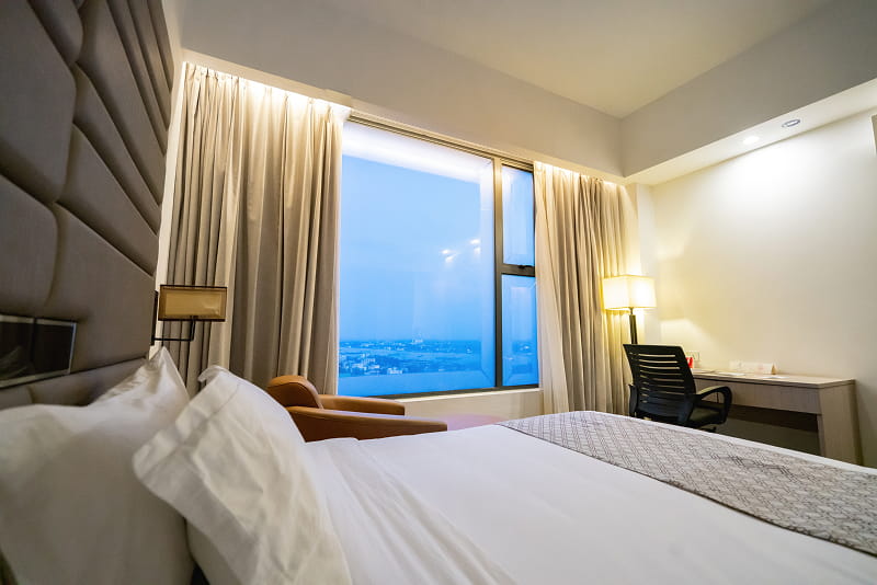 Business Class King-River View